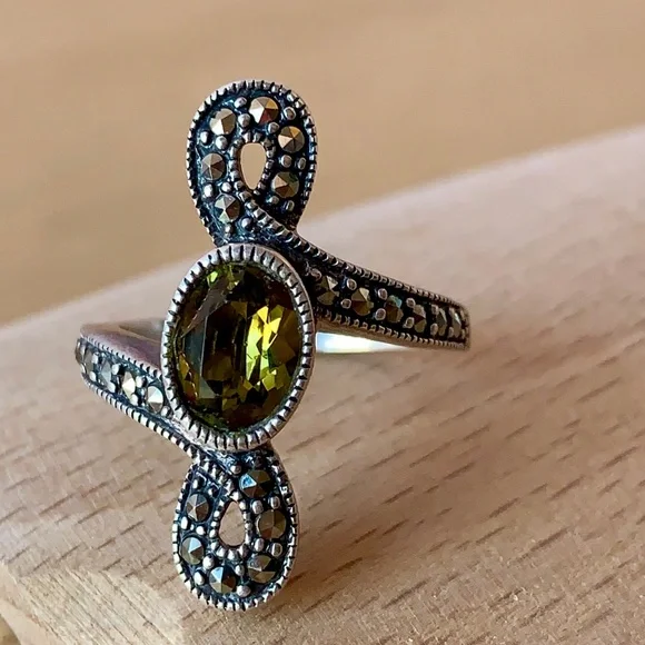 VINTAGE JUDITH JACK STERLING SILVER 925 OLIVE GREEN QUARTZ AND MARCASITE RING